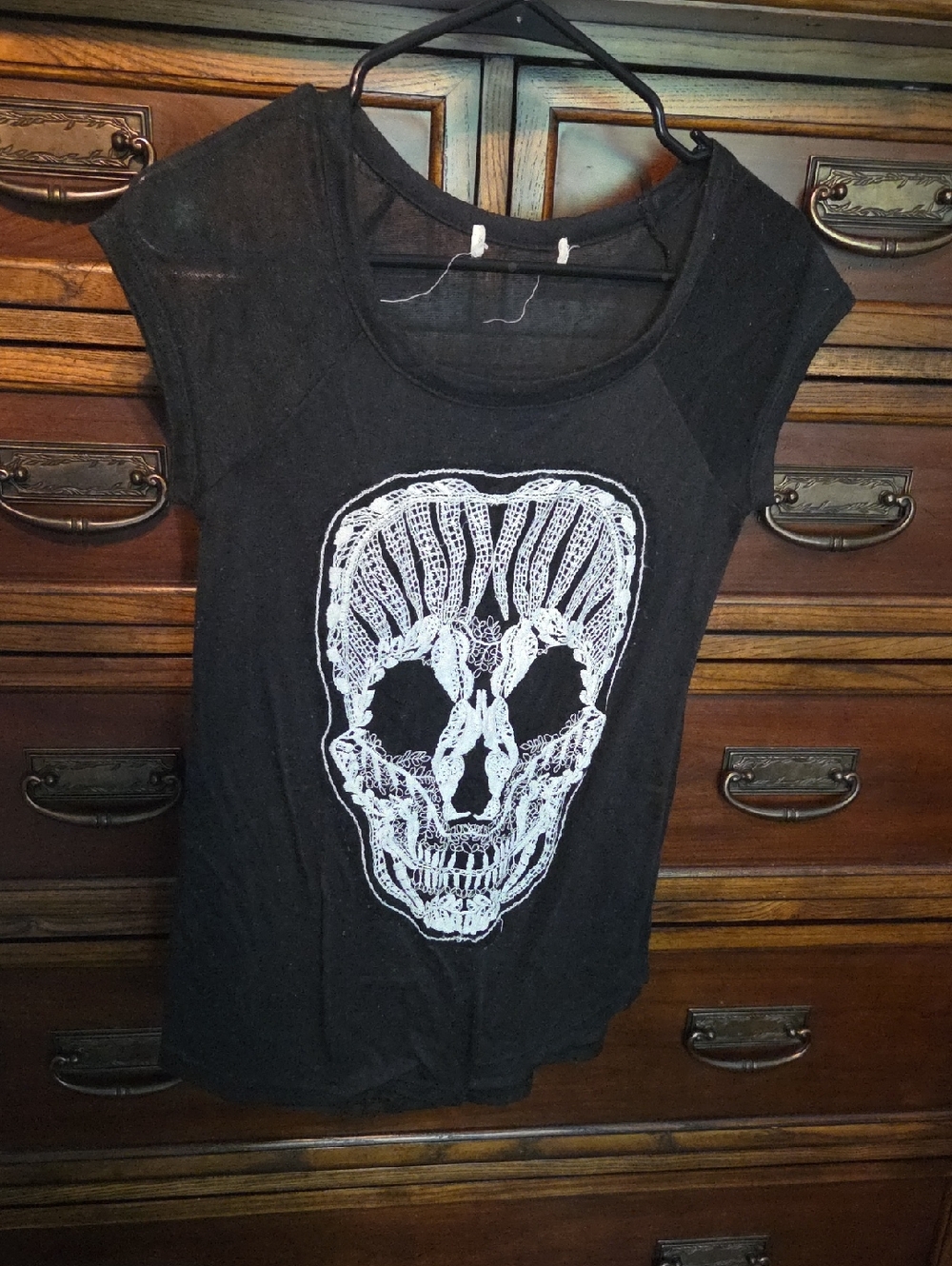 Black Women's Skull Graphic Tee